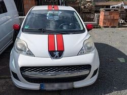 Weiß Gebraucht 2009 Peugeot 107 Kleinwagen | 1.900 € (Fairer Preis)