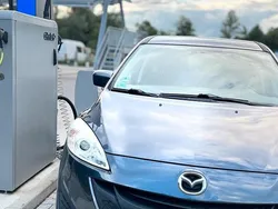 Grau Gebraucht 2011 Mazda 5 Van / Kleinbus | 4.999 €