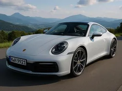 Grau Gebraucht 2022 Porsche 911 Carrera Coupé | 125.992 € (Etwas zu teuer)