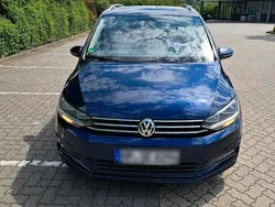 Blau Gebraucht 2017 VW Touran Van / Kleinbus | 15.500 € (Fairer Preis)