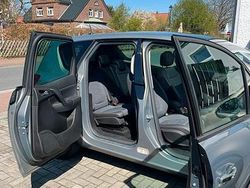 Braun Gebraucht 2010 Opel Meriva Van / Kleinbus | 4.900 € (Etwas zu teuer)