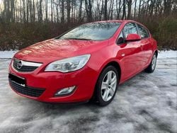 Rot Gebraucht 2010 Opel Astra Edition Limousine | 3.990 € (Fairer Preis)