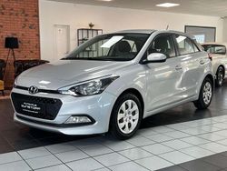 Silber Gebraucht 2017 Hyundai i20 Kleinwagen | 8.490 € (Fairer Preis)
