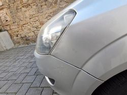 Silber Gebraucht 2010 Opel Zafira Innovation Van / Kleinbus | 2.499 € (Guter Preis)