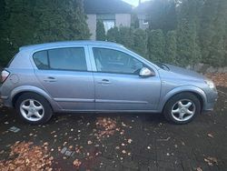 Silber Gebraucht 2005 Opel Astra Limousine | 2.000 €