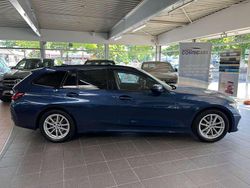 Phytonicblau Gebraucht 2022 BMW 318 Sport Line Kombi | 25.200 € (Fairer Preis)
