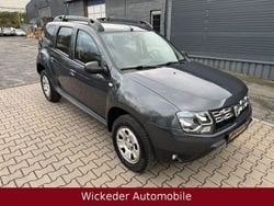 Grau Gebraucht 2015 Dacia Duster Lauréate SUV | 9.390 € (Fairer Preis)