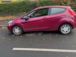 Rot Gebraucht 2009 Ford Fiesta Ambiente Limousine | 2.599 € (Fairer Preis)