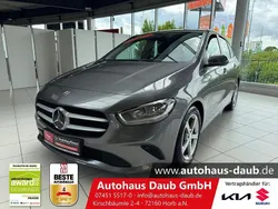 Grau Gebraucht 2020 Mercedes B180 Van / Kleinbus | 22.980 € (Guter Preis)