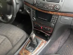 Silber Gebraucht 2005 Mercedes E200 Limousine | 2.000 €
