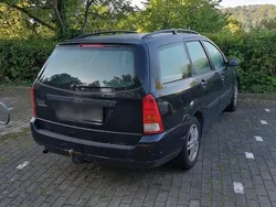 Schwarz Gebraucht 2001 Ford Focus Kombi | 750 € (Guter Preis)
