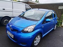 Blau Gebraucht 2011 Toyota Aygo City Kleinwagen | 2.050 € (Guter Preis)