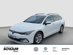 Weiß (pure white) Gebraucht 2021 VW Golf VIII Life Kombi | 23.875 € (Teuer)