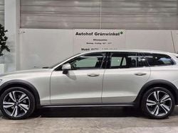 Birch light metallic Gebraucht 2022 Volvo V60 CC Pro Kombi | 33.950 € (Guter Preis)