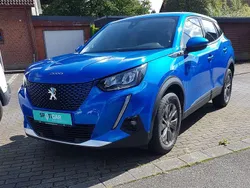 Blau/typ aussenverkleidung met Gebraucht 2021 Peugeot e-2008 Active SUV | 18.990 € (Etwas zu teuer)