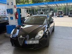 Schwarz Gebraucht 2010 Alfa Romeo Giulietta Limousine | 3.050 € (Fairer Preis)