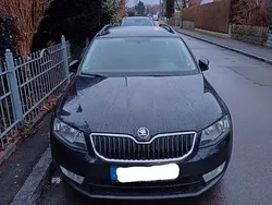 Schwarz Gebraucht 2015 Skoda Octavia Ambition Kombi | 8.200 € (Fairer Preis)