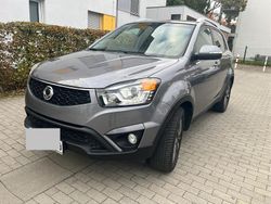 Grau Gebraucht 2015 Ssangyong (KGM) Korando Sapphire SUV | 6.950 €