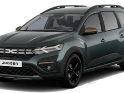 Zedergrün (metallic) Gebraucht 2025 Dacia Jogger Extreme Van / Kleinbus | 25.607 € (Fairer Preis)