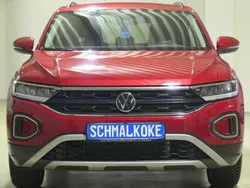 Kings red (metallic) Gebraucht 2024 VW T-Roc Move SUV | 27.500 € (Superpreis)