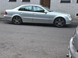 Silber Gebraucht 2002 Mercedes E270 Limousine | 6.500 €