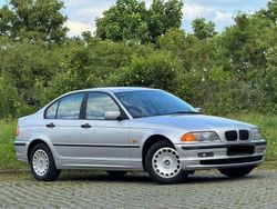 Silber Gebraucht 2001 BMW 318 Limousine | 2.800 € (Fairer Preis)