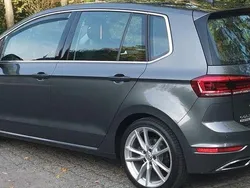 Grau Gebraucht 2019 VW Golf Sportsvan Highline Van / Kleinbus | 21.000 € (Fairer Preis)