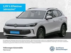 Oryxweiß perlmutteffekt Gebraucht 2024 VW Tiguan Life SUV | 36.950 € (Fairer Preis)