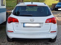 Weiß Gebraucht 2015 Opel Astra Kombi | 5.000 € (Guter Preis)