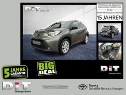 Cardamon green (6w4)/ black mi Gebraucht 2022 Toyota Aygo Pulse Kleinwagen | 14.990 € (Fairer Preis)
