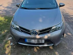 Grau Gebraucht 2015 Toyota Auris Hybrid Kombi | 12.500 € (Guter Preis)