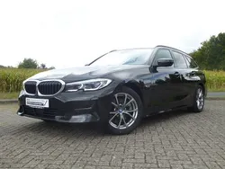 Schwarz Gebraucht 2022 BMW 320e Sport Line Kombi | 26.998 € (Fairer Preis)