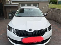 Weiß Gebraucht 2019 Skoda Octavia Soleil Kombi | 14.000 € (Guter Preis)