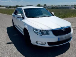 Weiß Gebraucht 2009 Skoda Superb Comfort Limousine | 4.800 € (Guter Preis)