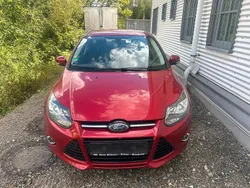 Rot Gebraucht 2011 Ford Focus Limousine | 3.800 € (Superpreis)