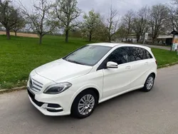 Weiß Gebraucht 2016 Mercedes B200 Style Van / Kleinbus | 14.500 €
