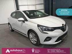 Weiß Gebraucht 2021 Renault Clio V Zen Limousine | 10.660 € (Guter Preis)