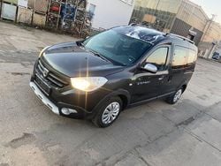 Grau Gebraucht 2015 Dacia Dokker Celebration Van / Kleinbus | 4.899 € (Guter Preis)