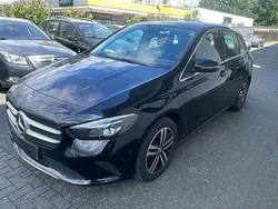 Schwarz Gebraucht 2022 Mercedes B200 Progressive Van / Kleinbus | 17.640 €