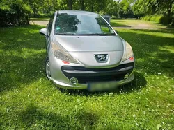 Silber Gebraucht 2009 Peugeot 207 Kleinwagen | 2.600 € (Fairer Preis)