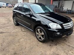 Schwarz Gebraucht 2007 Mercedes ML320 SUV | 6.799 €