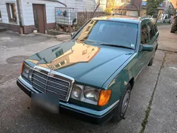 Grün Gebraucht 1990 Mercedes E300 Kombi | 8.000 €