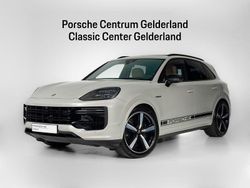 Beige Gebraucht 2024 Porsche Cayenne Turbo E-Hybrid SUV | 198.900 € (Teuer)