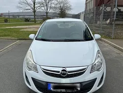 Weiß Gebraucht 2011 Opel Corsa Kleinwagen | 2.400 € (Guter Preis)