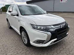 Weiß Gebraucht 2019 Mitsubishi Outlander P-HEV SUV | 20.850 € (Fairer Preis)