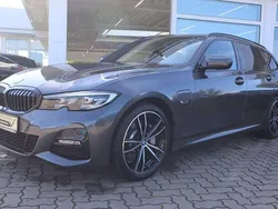 Mineralgrau Gebraucht 2022 BMW 330e M Sport Kombi | 31.990 € (Guter Preis)