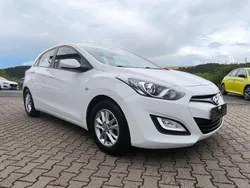 Weiß Gebraucht 2013 Hyundai i30 Edition Limousine | 9.460 € (Etwas zu teuer)