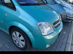 Grün Gebraucht 2005 Opel Meriva Van / Kleinbus | 3.000 € (Fairer Preis)