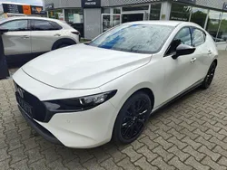Snowflake white pearl Neu 2025 Mazda 3 Homura-Line Limousine | 28.490 € (Guter Preis)
