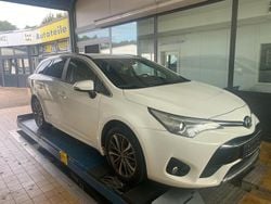 Weiß Gebraucht 2017 Toyota Avensis Edition Kombi | 15.000 € (Etwas zu teuer)